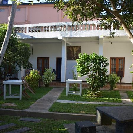 Aroma Guest House Mirissa Exterior photo