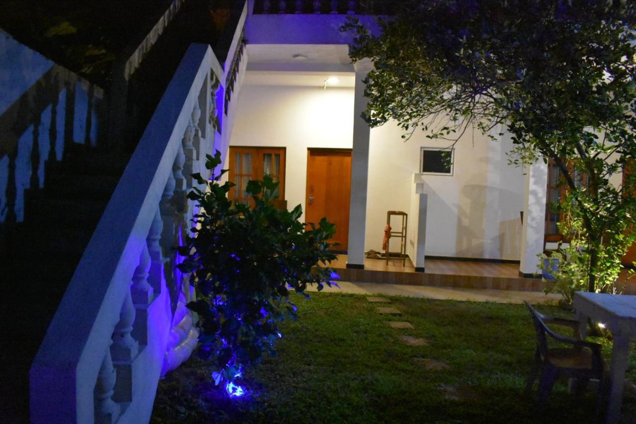 Aroma Guest House Mirissa Exterior photo