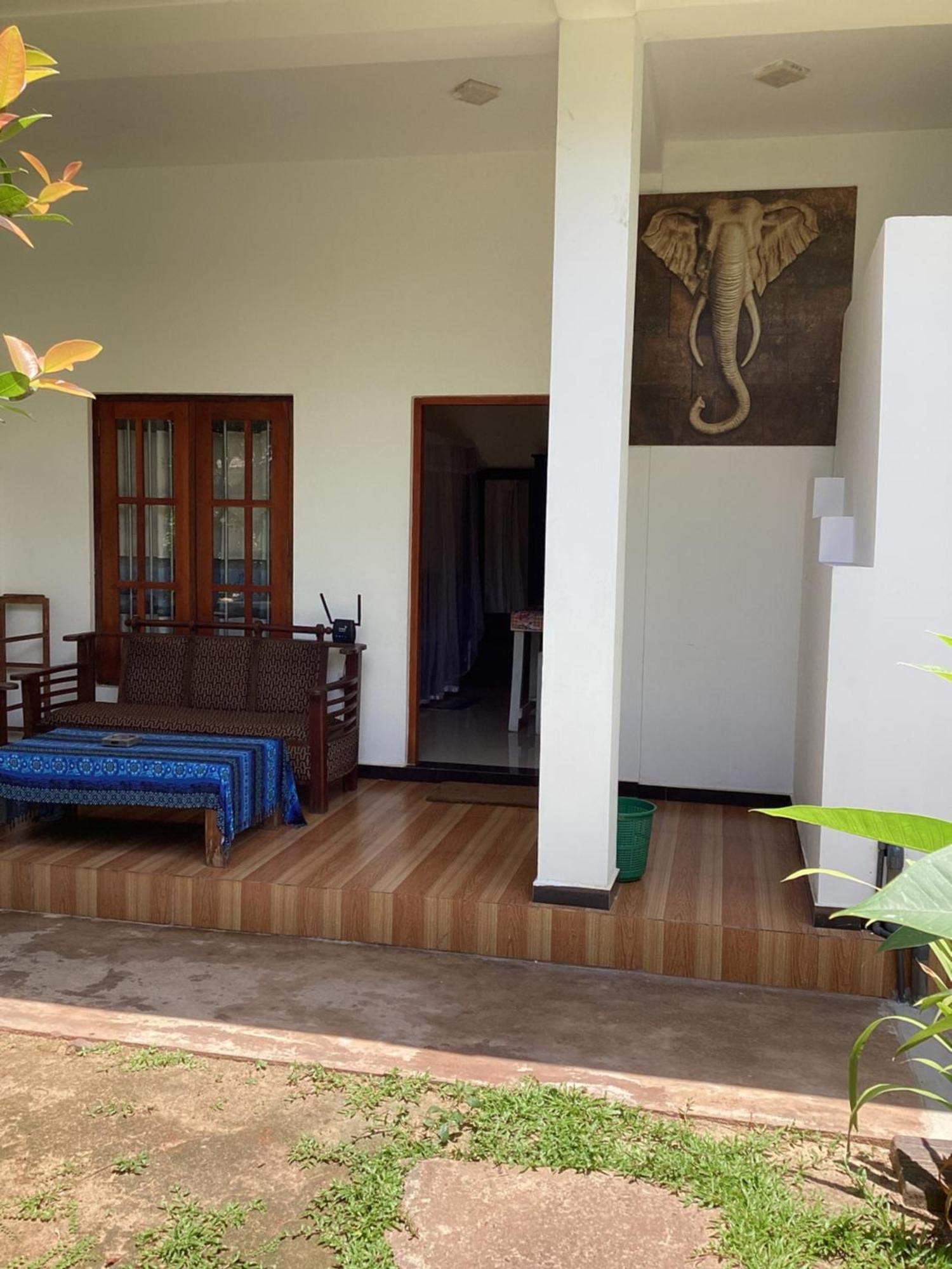 Aroma Guest House Mirissa Exterior photo