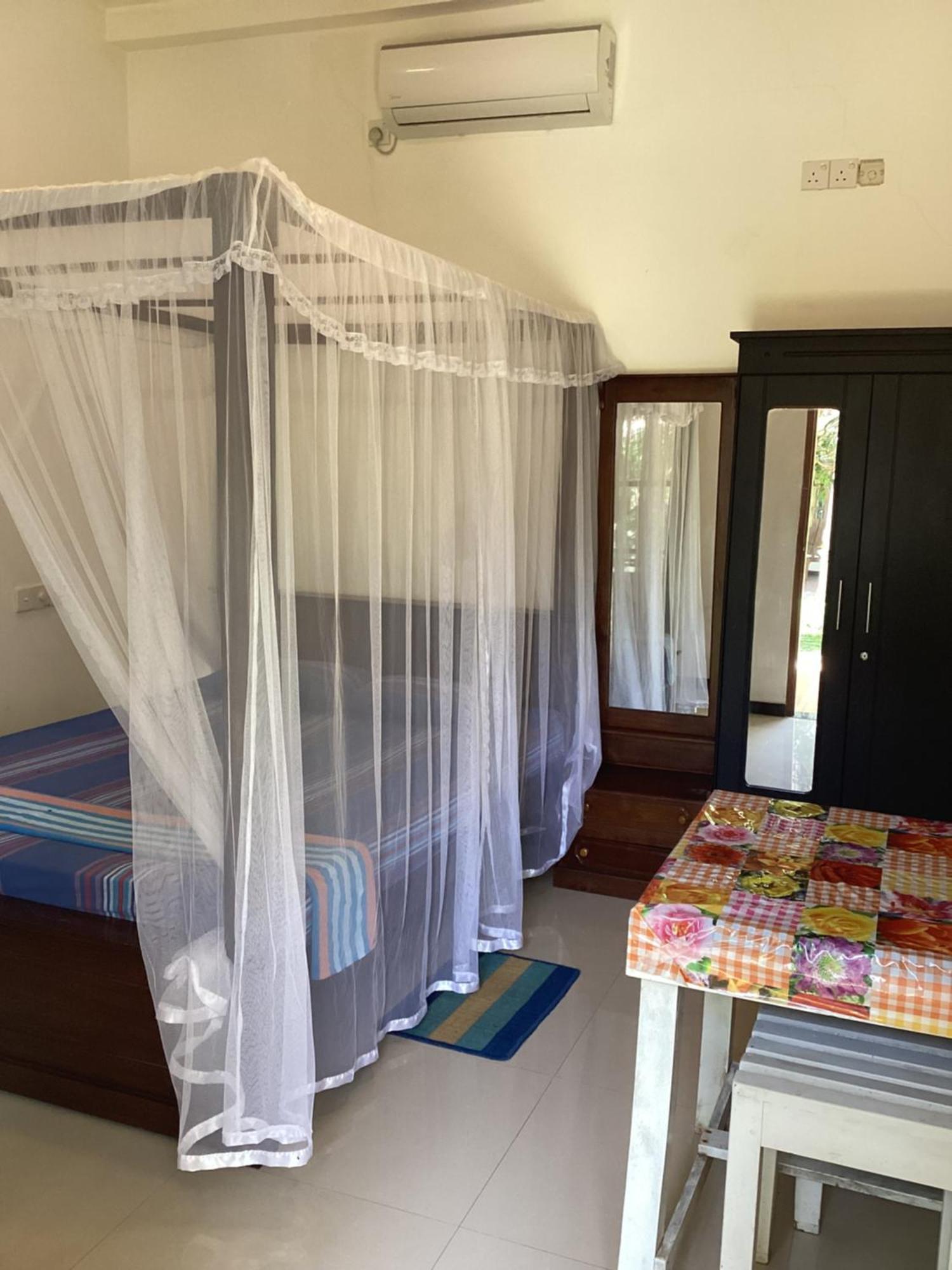 Aroma Guest House Mirissa Exterior photo